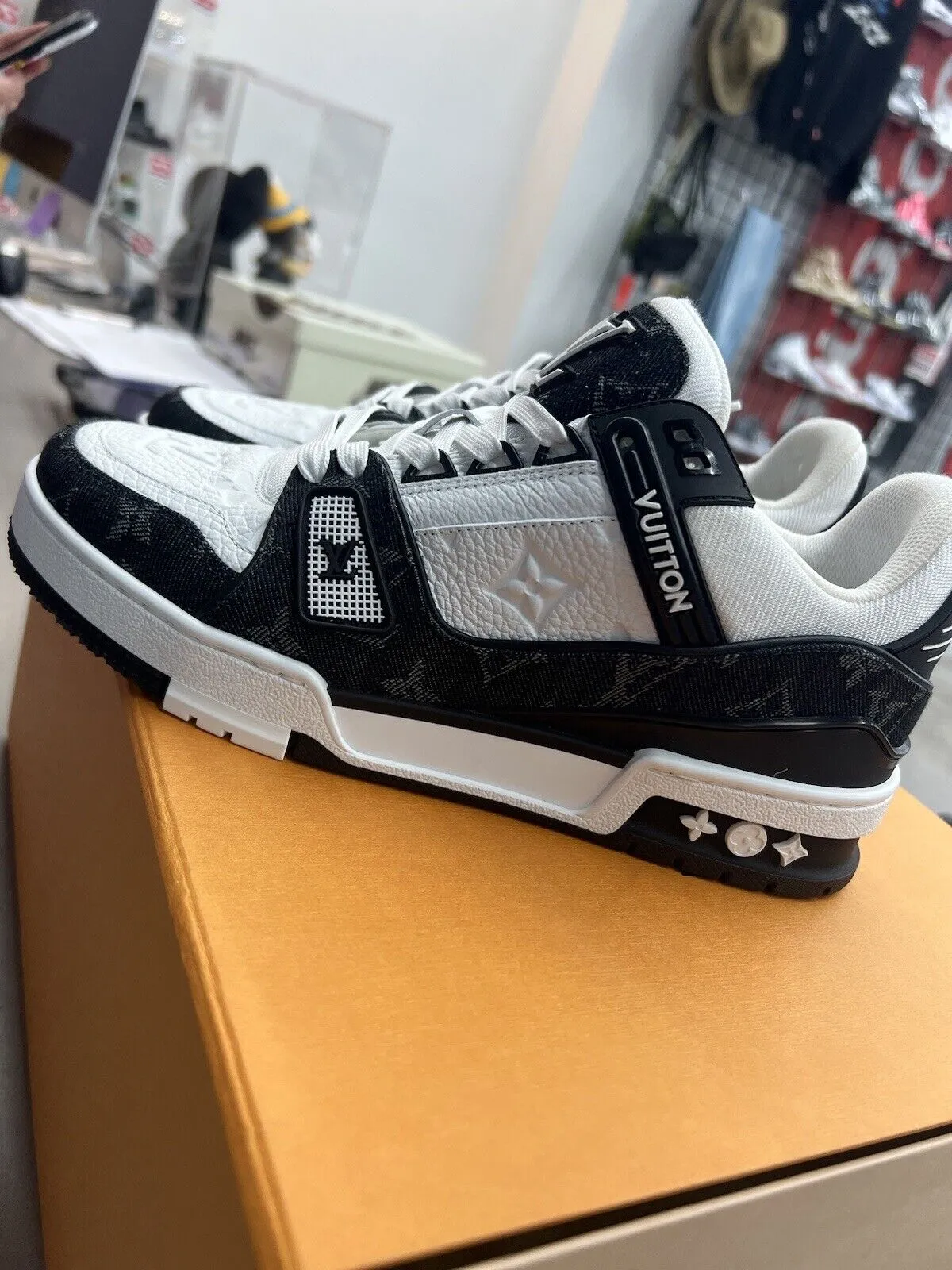 Louis vuitton trainer thumbnail 2